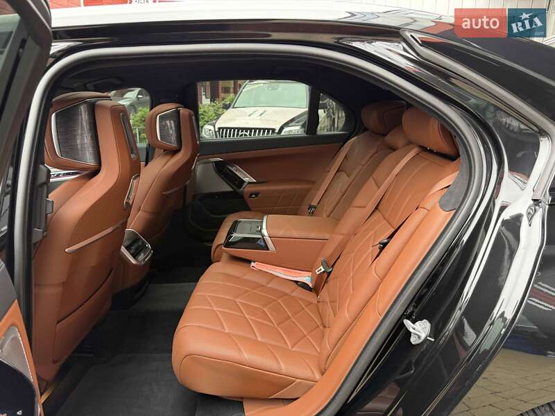 Седан BMW 7 Series 2024 в Львове