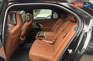 Седан BMW 7 Series 2024 в 