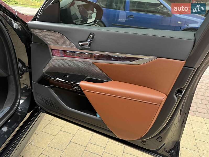 Седан BMW 7 Series 2024 в Львове