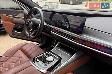 Седан BMW 7 Series 2024 в 