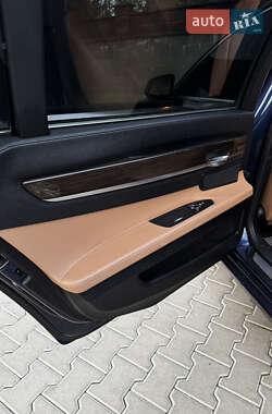 Седан BMW 7 Series 2011 в 