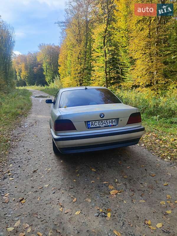 Седан BMW 7 Series 2000 в Иваничах