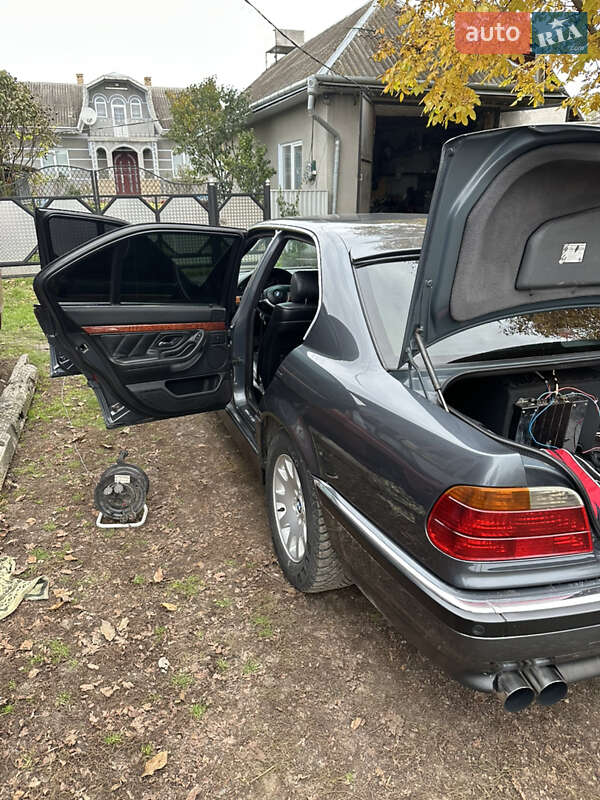 Седан BMW 7 Series 2000 в Черновцах