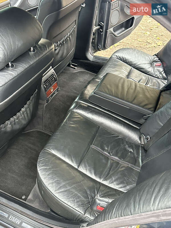 Седан BMW 7 Series 2000 в Черновцах