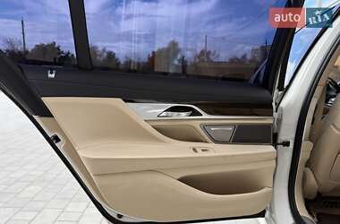 Седан BMW 7 Series 2016 в 