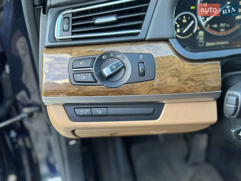 Седан BMW 7 Series 2010 в Луцке