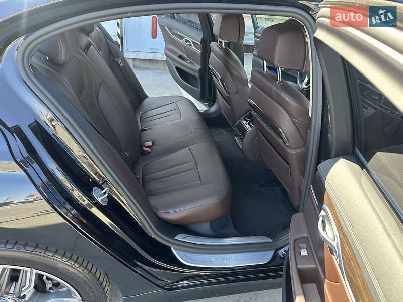 Седан BMW 7 Series 2016 в Киеве