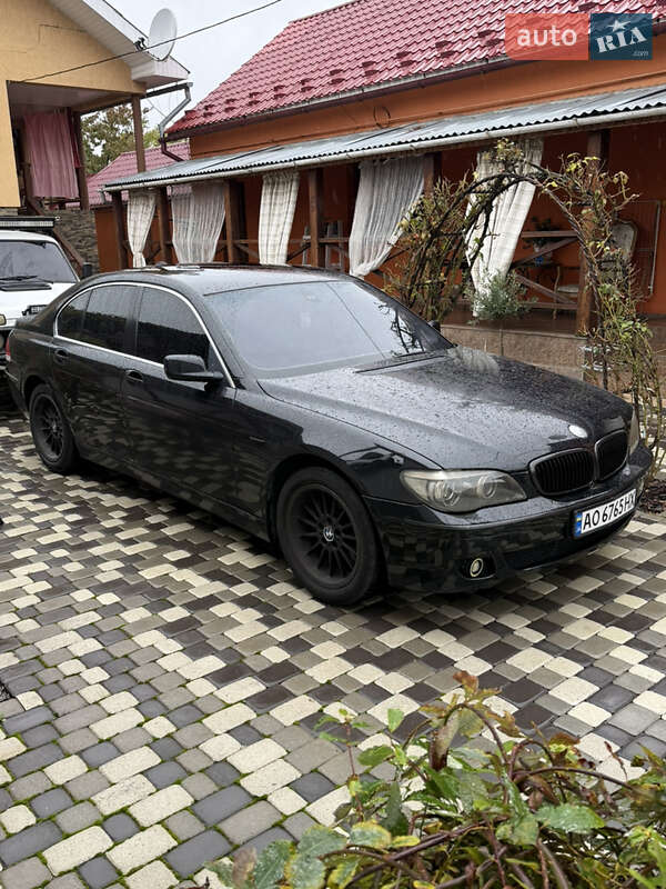 Седан BMW 7 Series 2005 в  фото Седан BMW 7 Series 2005 в