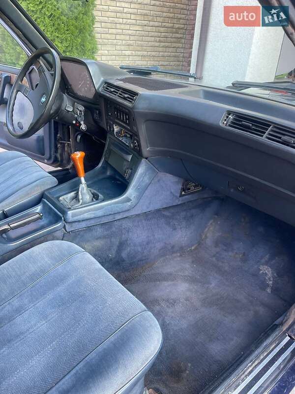 Седан BMW 7 Series 1985 в Черновцах