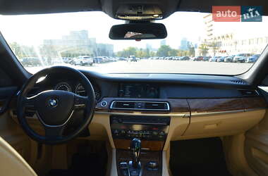Седан BMW 7 Series 2010 в 
