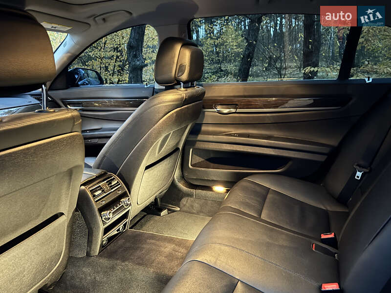 Седан BMW 7 Series 2015 в Киеве