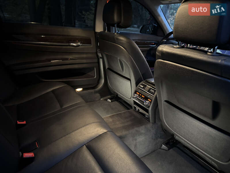 Седан BMW 7 Series 2015 в Киеве