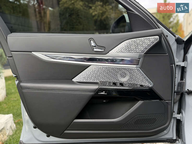 Седан BMW 7 Series 2022 в Львове