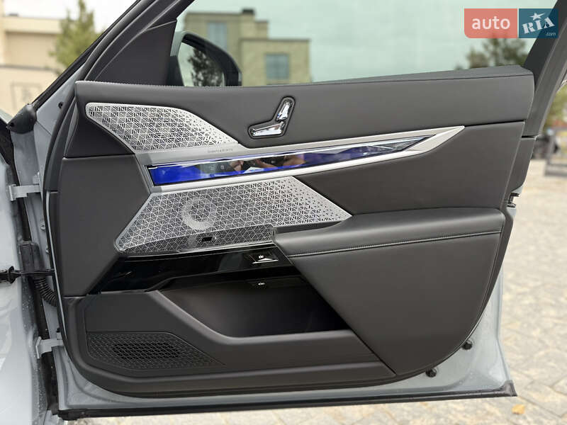 Седан BMW 7 Series 2022 в Львове