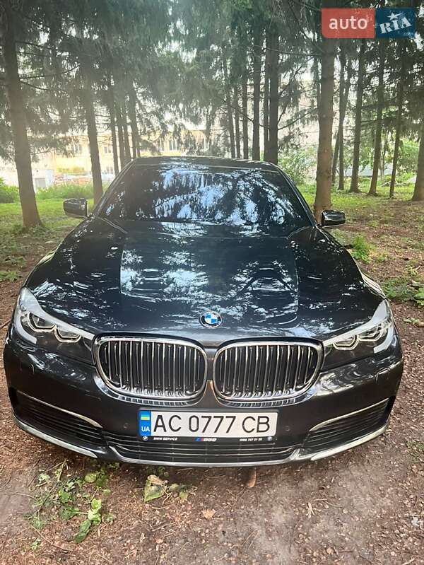 Седан BMW 7 Series 2017 в Почаеве