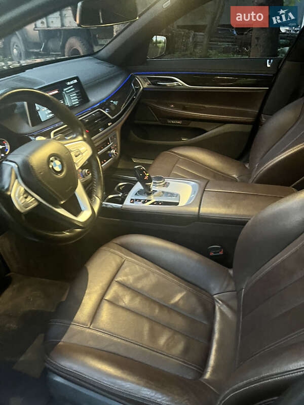 Седан BMW 7 Series 2017 в Почаеве