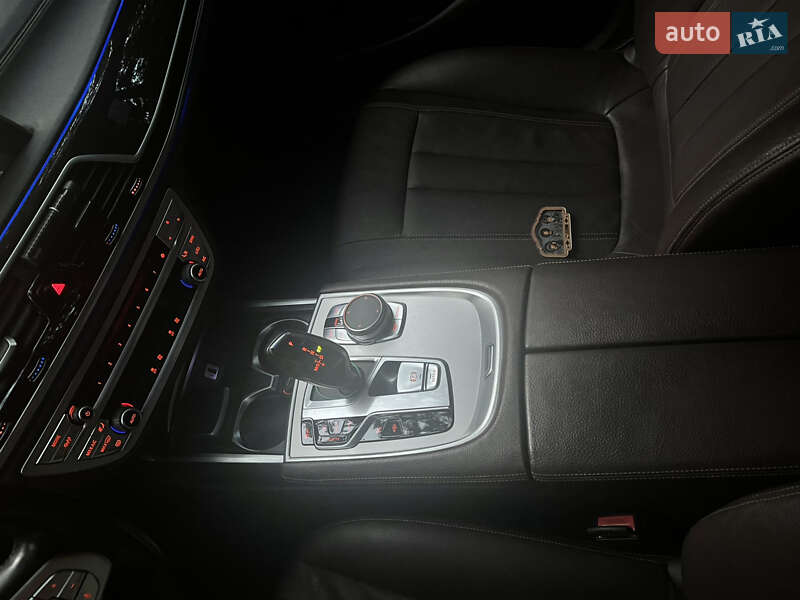 Седан BMW 7 Series 2017 в Почаеве