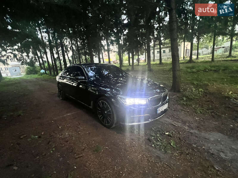 Седан BMW 7 Series 2017 в Почаеве