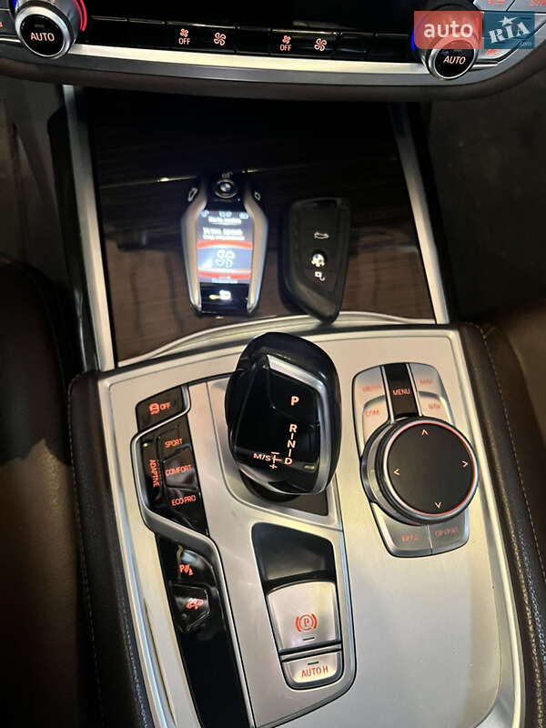 Седан BMW 7 Series 2017 в Почаеве