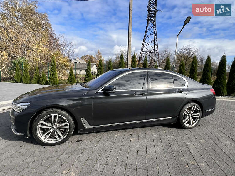 Седан BMW 7 Series 2017 в Почаеве