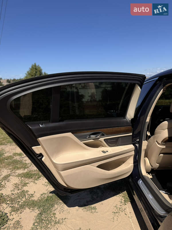 Седан BMW 7 Series 2017 в Киеве