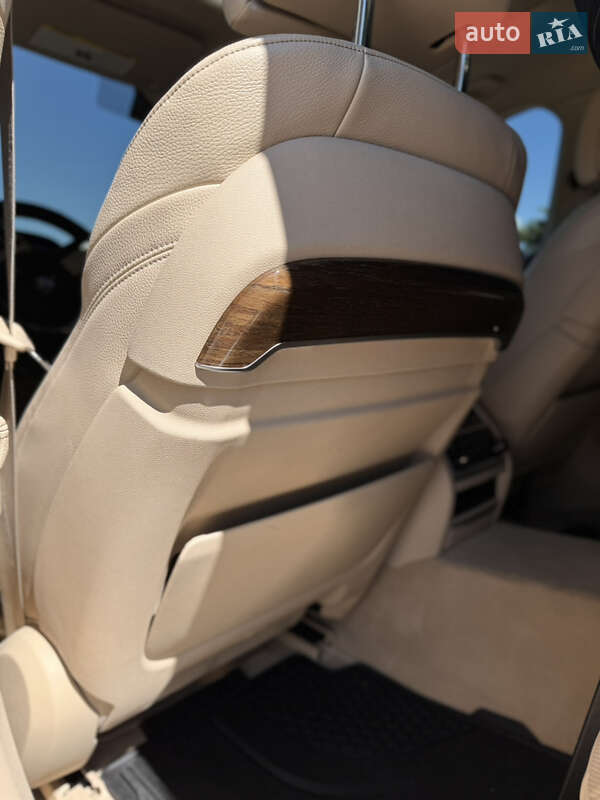 Седан BMW 7 Series 2017 в Киеве