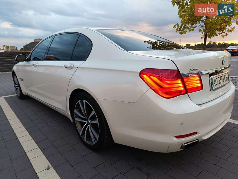 Седан BMW 7 Series 2009 в Мукачево