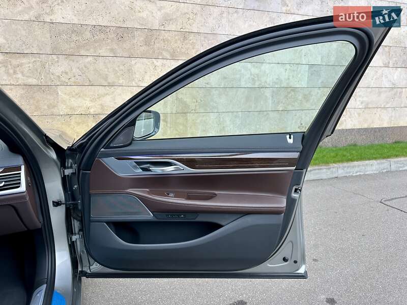 Седан BMW 7 Series 2022 в Киеве