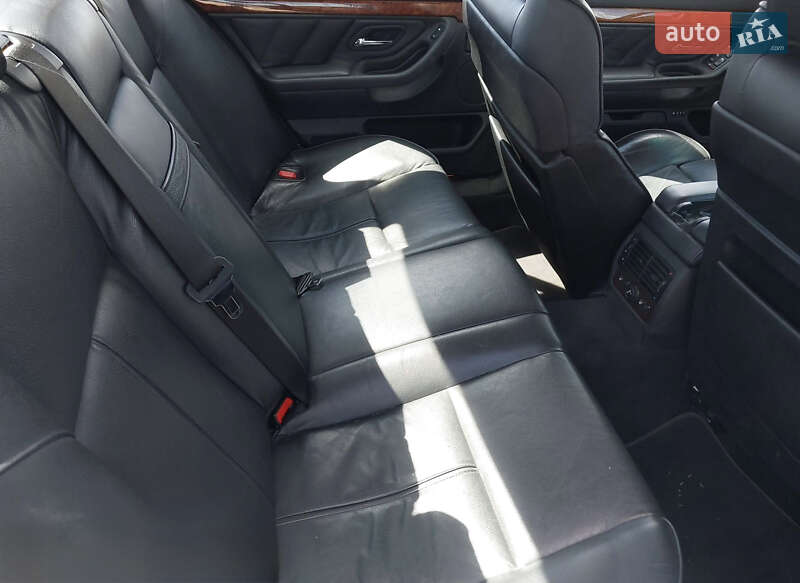 Седан BMW 7 Series 2001 в Одесі