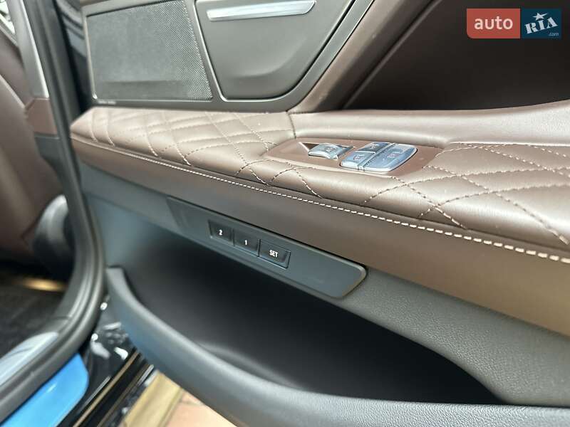 Седан BMW 7 Series 2022 в Киеве
