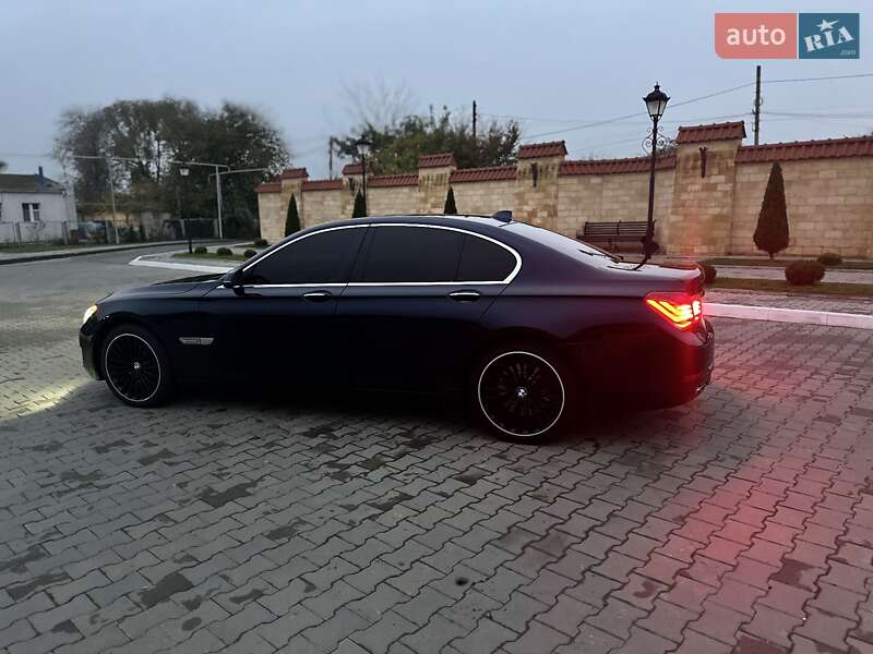 Седан BMW 7 Series 2013 в Измаиле