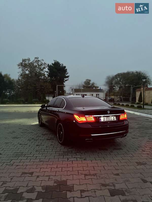 Седан BMW 7 Series 2013 в Измаиле