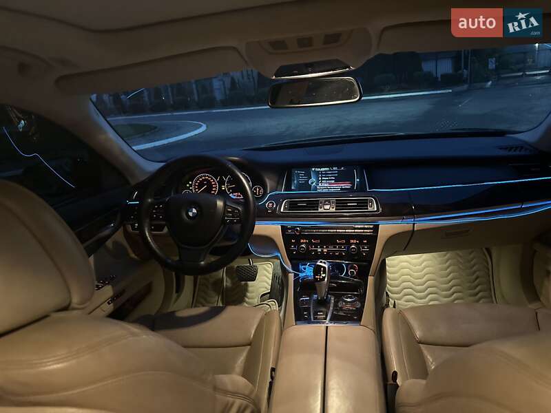 Седан BMW 7 Series 2013 в Измаиле