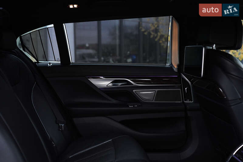 Седан BMW 7 Series 2015 в Ровно фото 60 Седан BMW 7 Series 2015 в Ровно