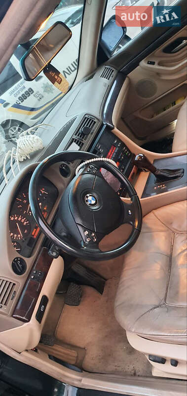 Седан BMW 7 Series 2000 в Иршаве