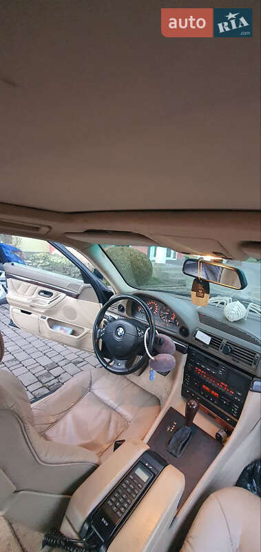 Седан BMW 7 Series 2000 в Иршаве