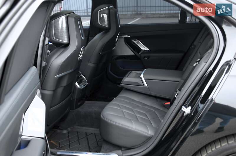 Седан BMW 7 Series 2024 в Киеве