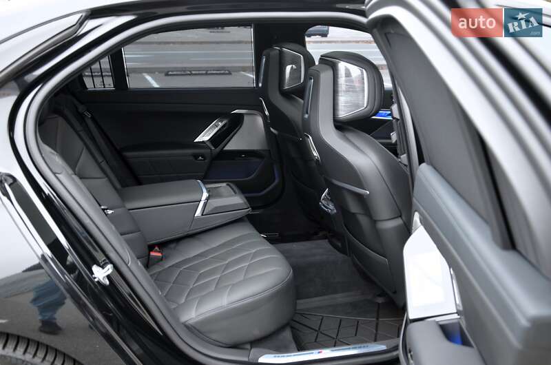 Седан BMW 7 Series 2024 в Киеве