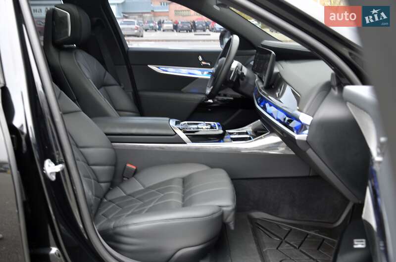 Седан BMW 7 Series 2024 в Киеве