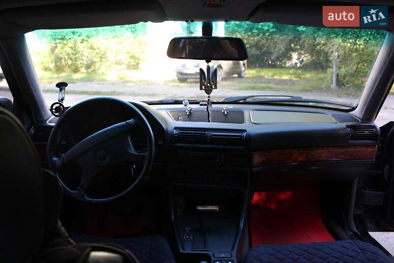 Седан BMW 7 Series 1991 в Киеве