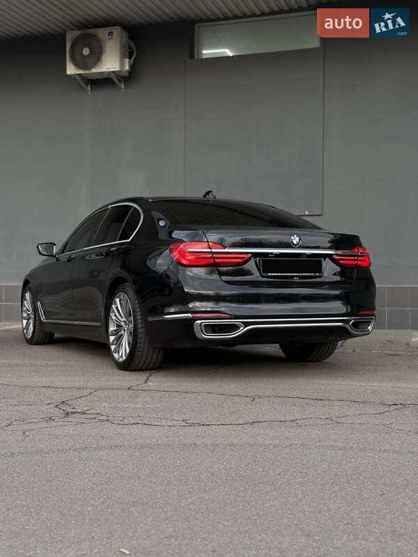 Седан BMW 7 Series 2017 в Львові