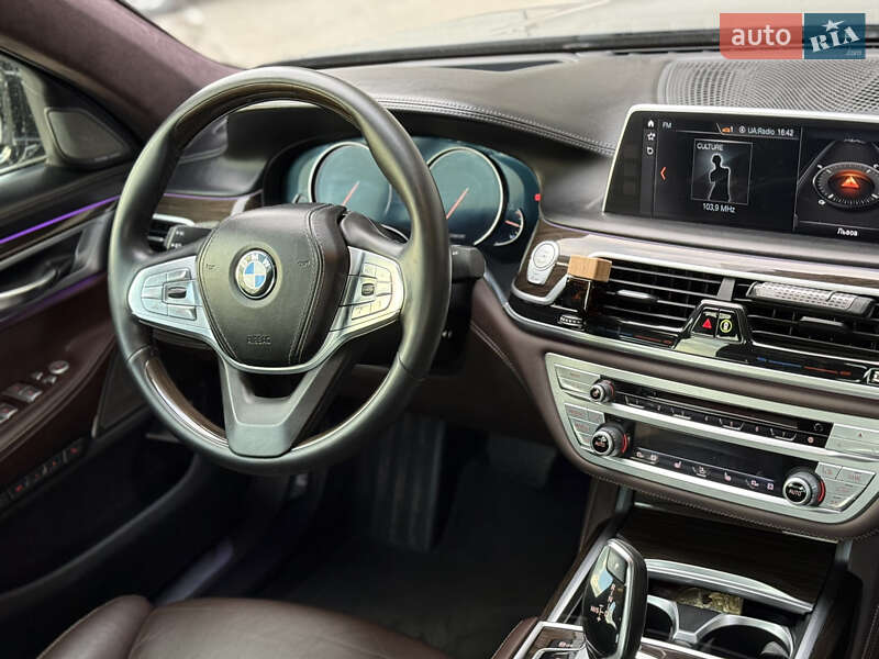 Седан BMW 7 Series 2017 в Львові