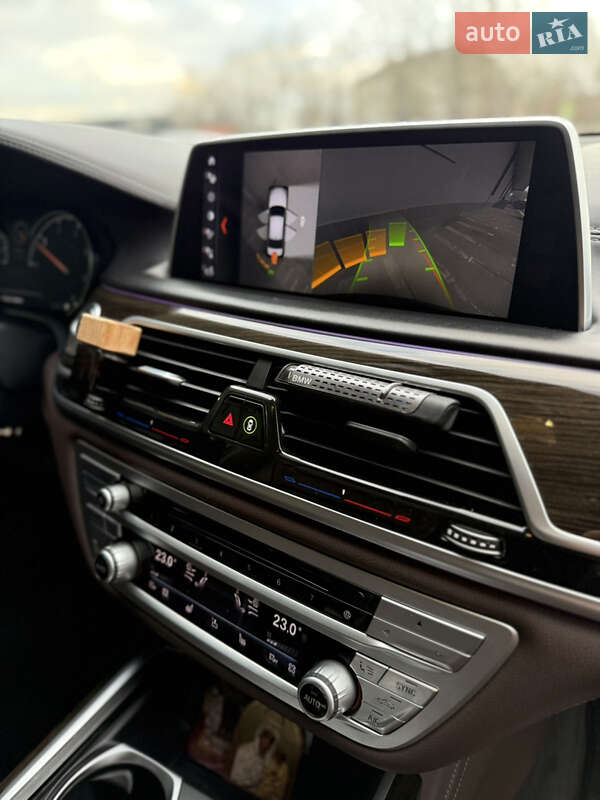 Седан BMW 7 Series 2017 в Львові