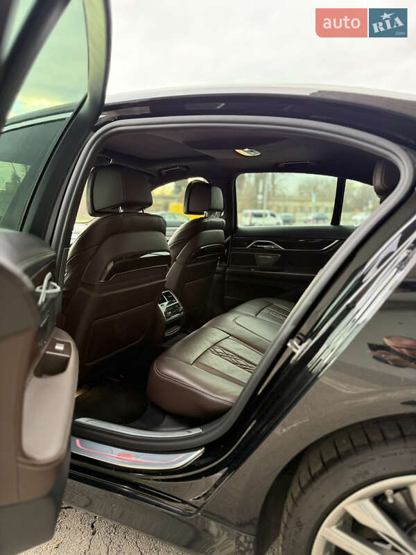 Седан BMW 7 Series 2017 в Львові