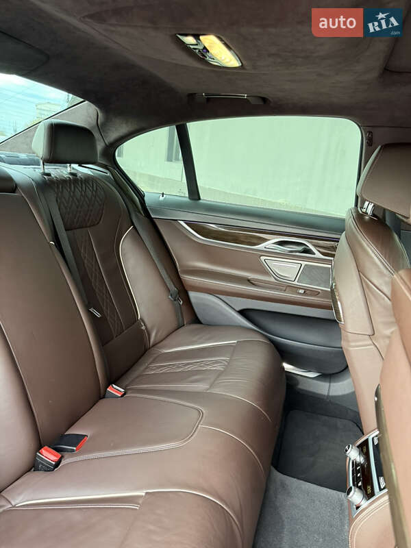 Седан BMW 7 Series 2017 в Львові
