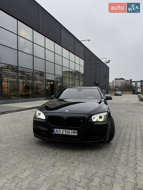 Седан BMW 7 Series 2010 в Калуше