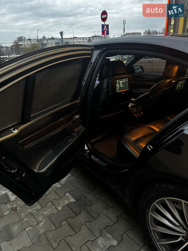 Седан BMW 7 Series 2010 в Калуше