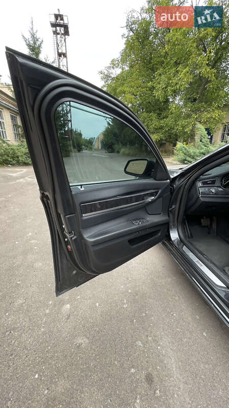 Седан BMW 7 Series 2010 в Львове