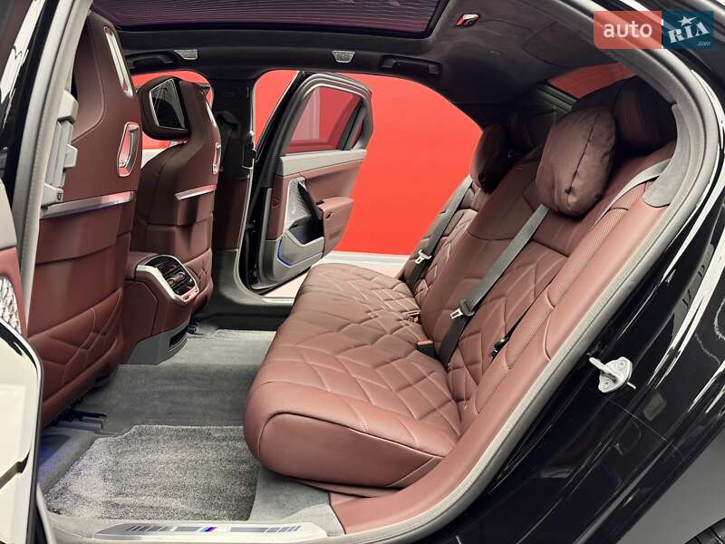 Седан BMW 7 Series 2024 в Киеве фото 49 Седан BMW 7 Series 2024 в Киеве