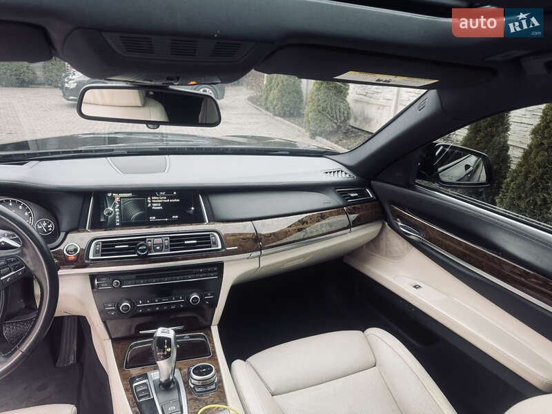 Седан BMW 7 Series 2012 в Львове